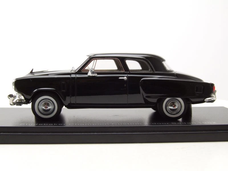Studebaker Champion Custom Berlina 2 Porte 1952 Nera Modellino 1:43 Neo Scale - Immagine 3 di 4