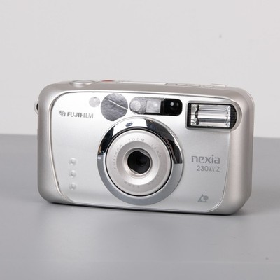 Fujifilm Nexia 230ix Z   analoge APS-Kamera   silberfarben