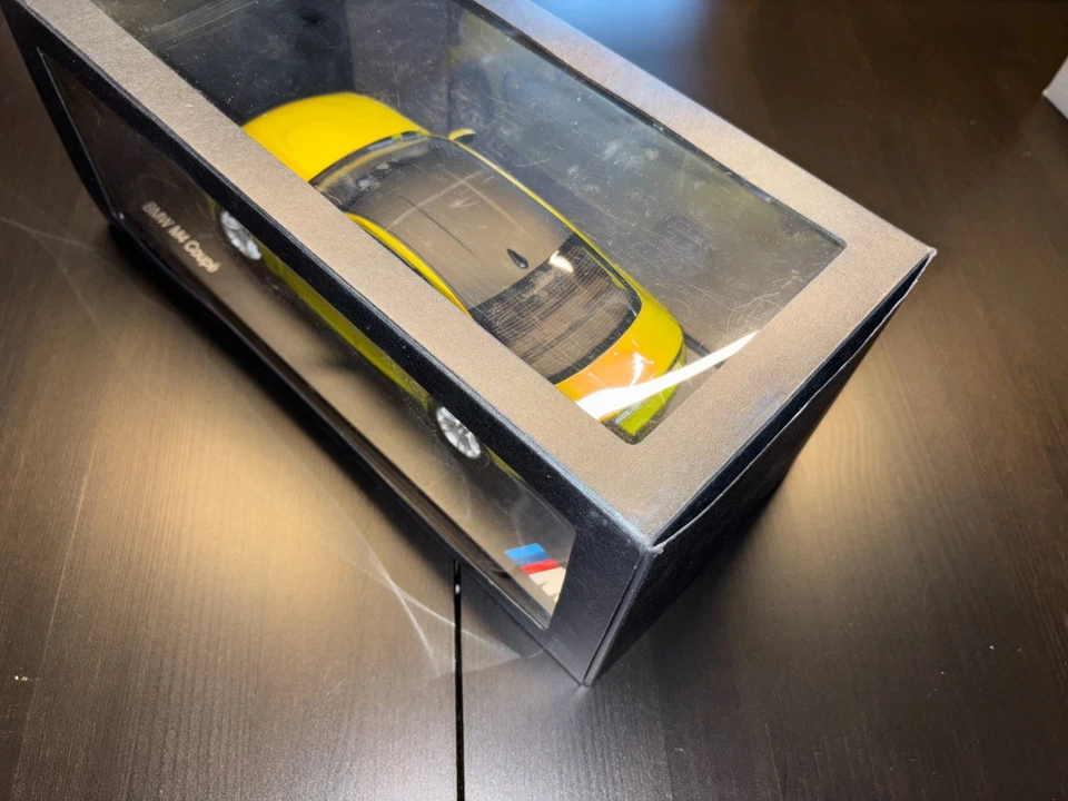 1:18 BMW M4 Coupe (F82) - Paragon - BMW Dealer 80432339606 - Bild 3 von 4