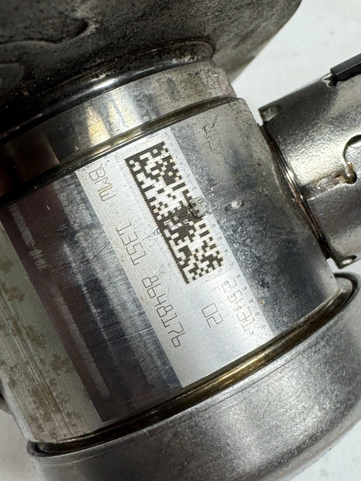 BMW M850I 2019-2023 4,4 L genuino motor lado derecho bomba de combustible de alta presión OEM Foto 4 de 4