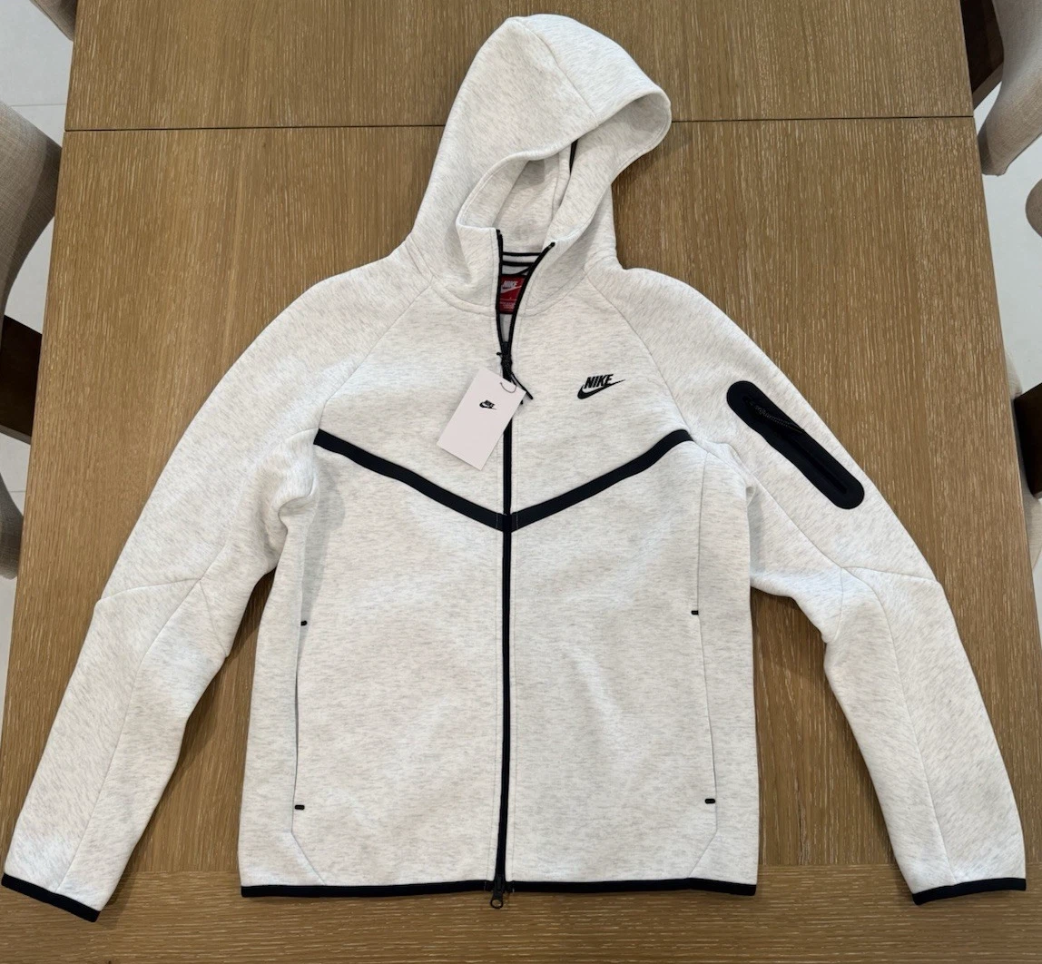 Nike Tech Fleece Windrunner Hoodie - Men's Size Multi -Birch Heather- HV0949-051
Opens in a new wind