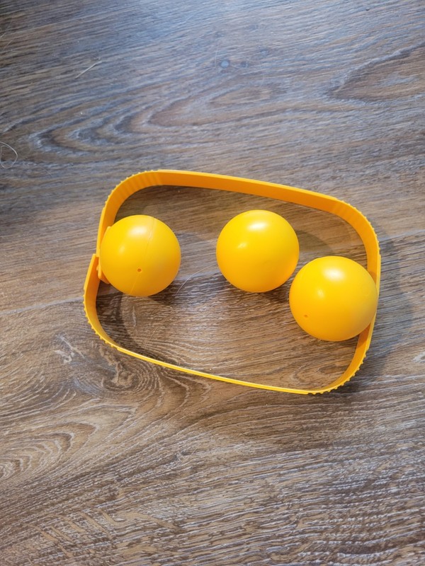 Tupperware Bounce It Yellow Balls (3) with Corral