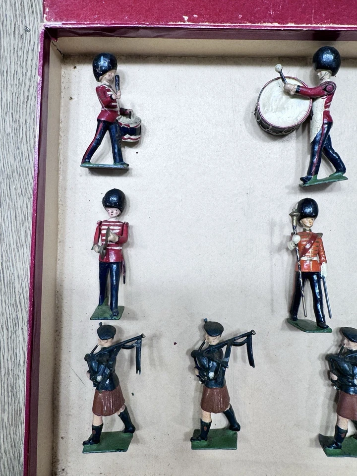 Britains: Boxed Set 2095 - Band Of The Irish Guards, Post War c1950s - image 2 of 4