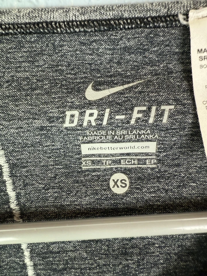 Camiseta deportiva Nike Dri-FIT para mujer XS gris manga larga para correr agujeros para los pulgares Foto 4 de 4