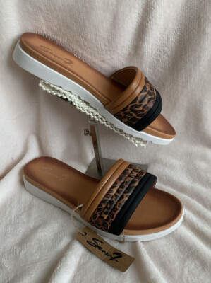 Women s sandals Size 8 Seven7 Pearl Comfort Slide, Cheetah Faux-leather upper.