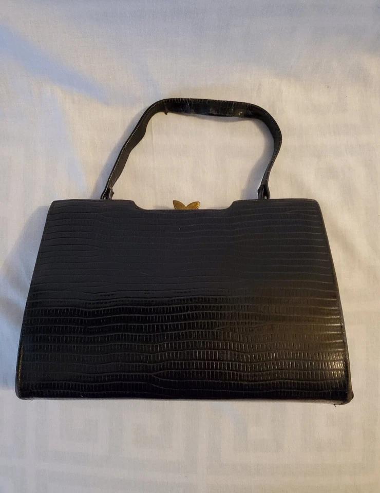 Cartera texturizada reptil negro vintage años 40 años 50 con interior de vinilo rojo brillante Foto 2 de 4