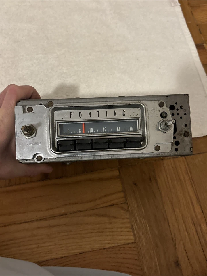 GM DELCO RADIO 60'S PONTIAC GTO UNTESTED FOR PARTS OR REPAIR - Image 2 of 4