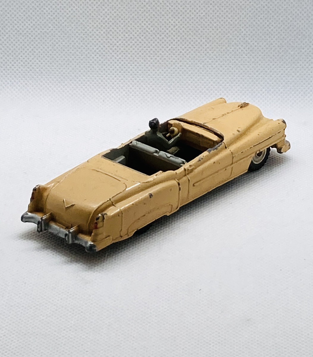 美品　英国製DINKY TOYS CADILLAC ELDORADO ミニカー Dinky Toys - Cadillac Eldorado w/ Driver - Pink - #131