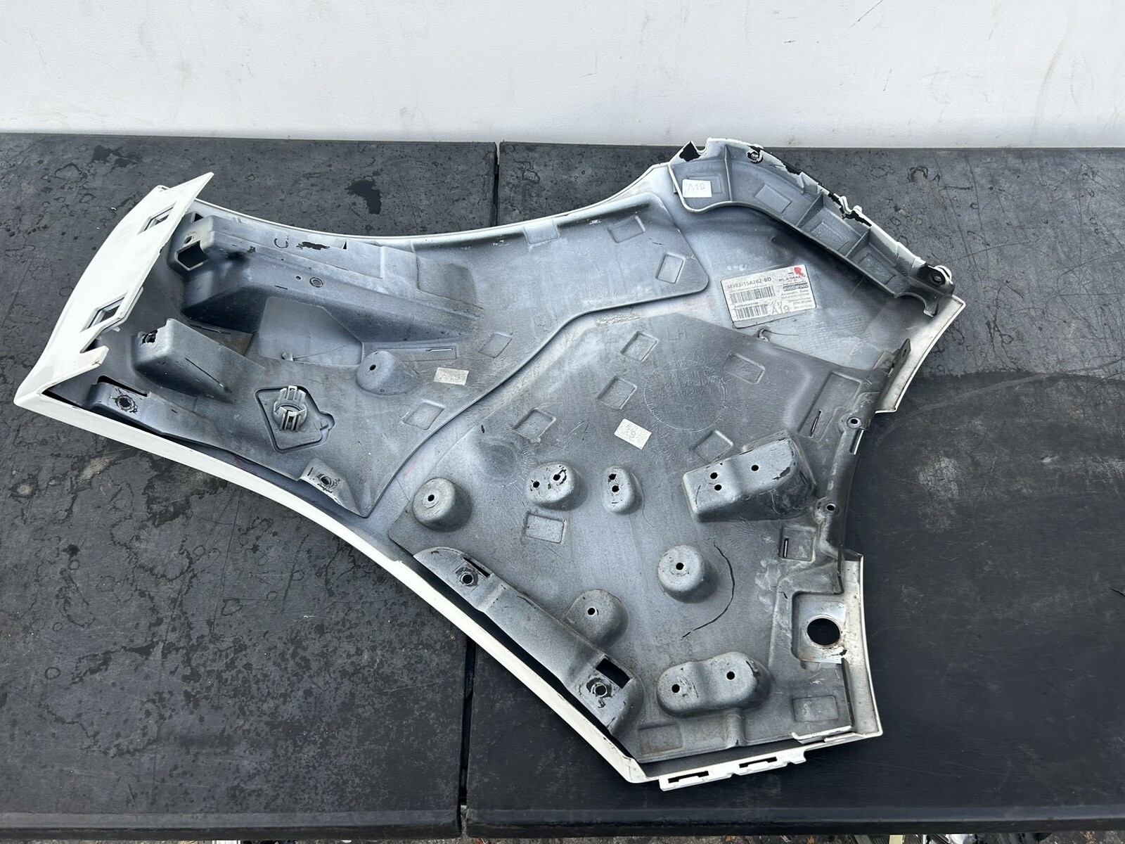 2022 Aston Martin DBX / SUV  REAR LH BUMPER COVER