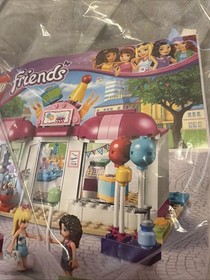 LEGO Friends: Heartlake Party Shop (41132)