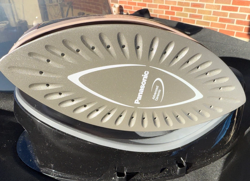 Panasonic Vapor Inalámbrico/Plancha Seca Negro Acero Inoxidable NI-WL602 ¡PROBADO! Foto 4 de 4