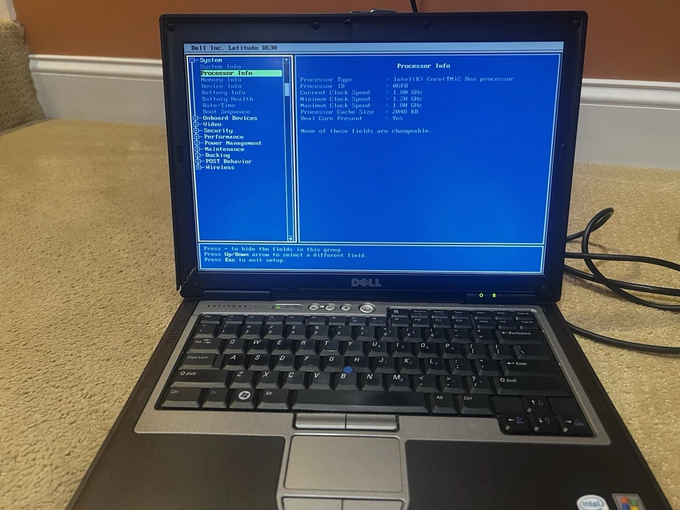 Laptop Dell Latitude D630 15" 1,8 GHz 2 GB necesita batería disco duro y bisel de pantalla Foto 2 de 4