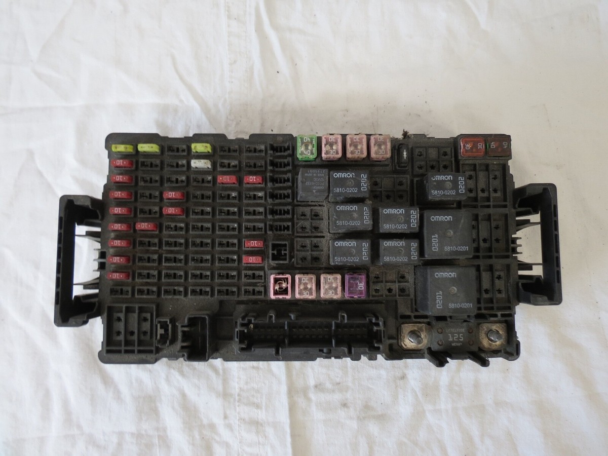 ✓ 06 07 Hummer H3 Under Hood Engine Fuse Relay Box Control