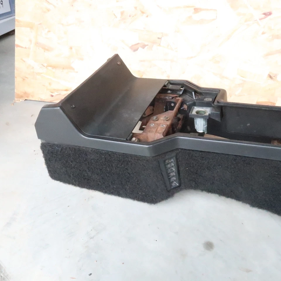 82-92 Chevy Camaro berlinetta Black Carpeted Center Console 1982-1992 Foto 2 de 4