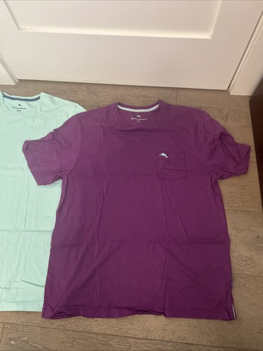 2 T-Shirt Tommy Bahama Marlin Tasca Logo Pima Cotone Uomo Medium Teal Viola - Foto 2 di 15