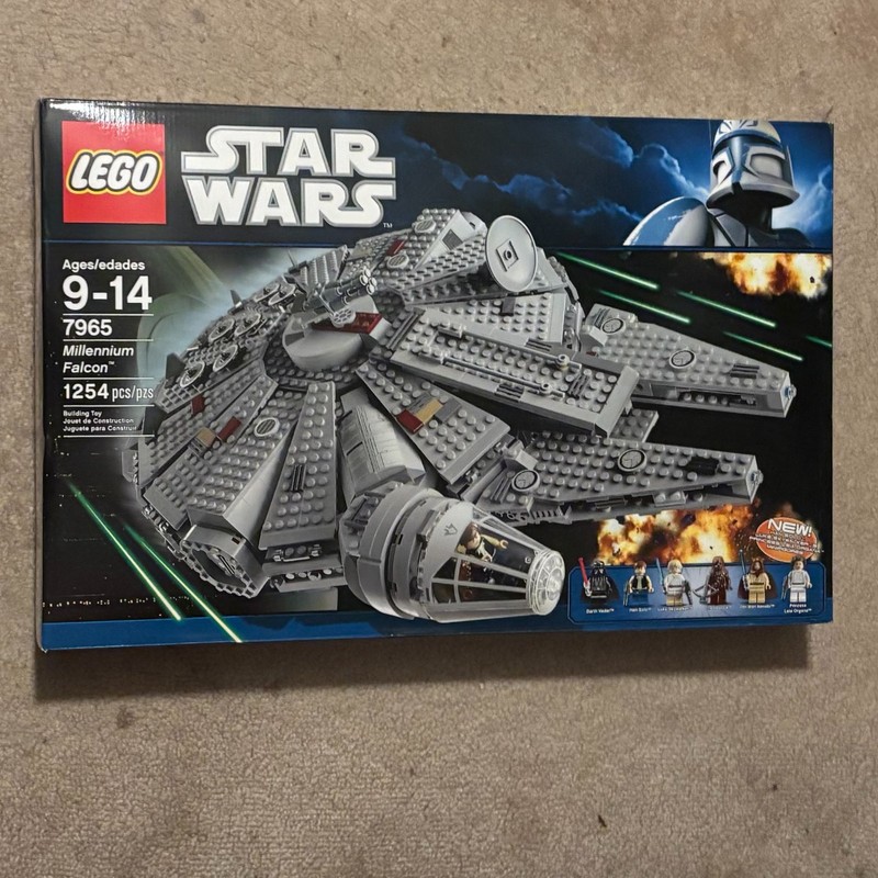 SEALED RETIRED 2011 LEGO Star Wars: Millennium Falcon (7965)