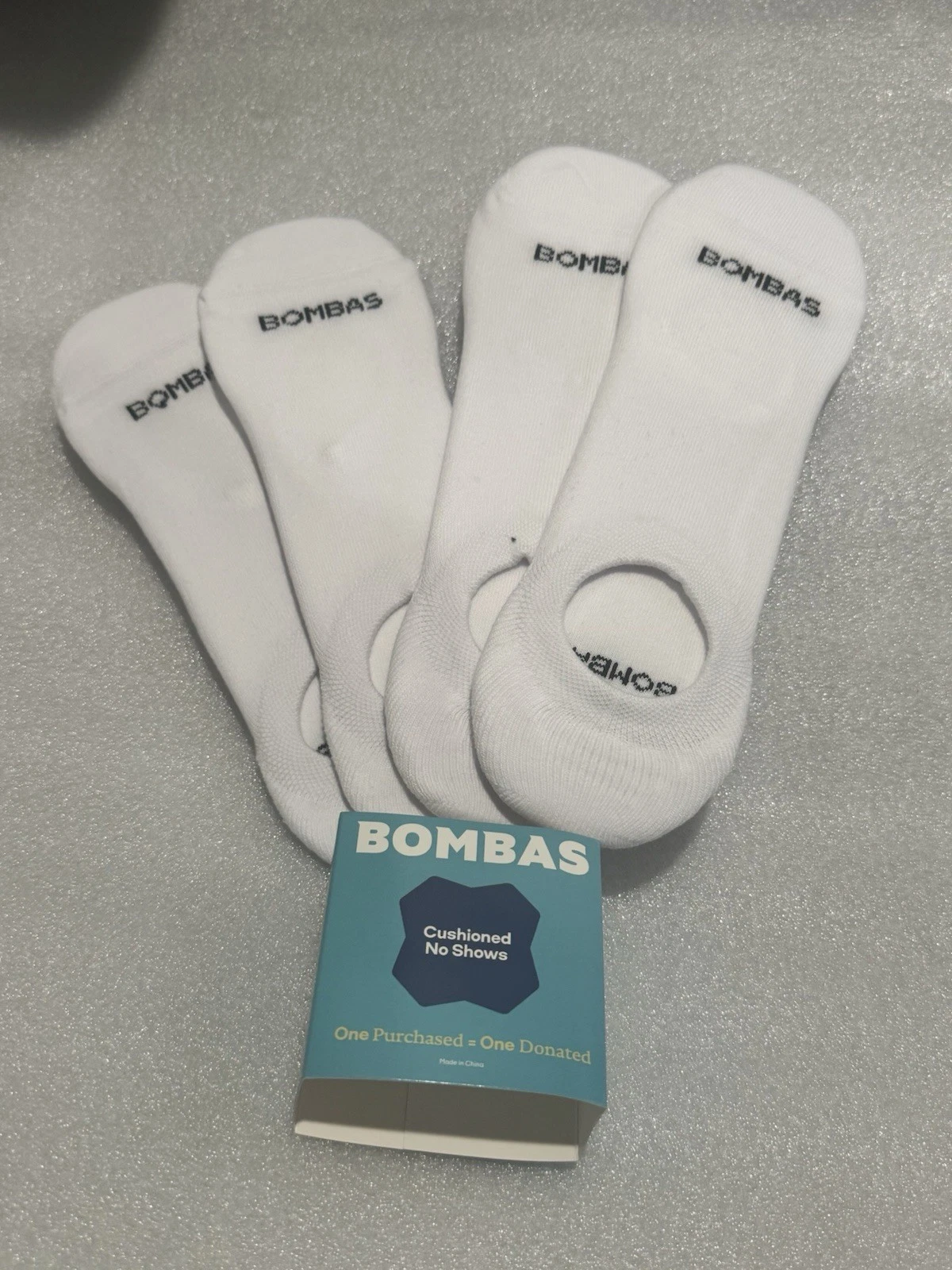 Bombas Unisex Women's Solid Seamless Midweight Ankle Socks White Large NWT