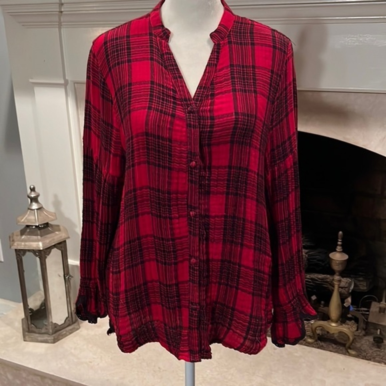 Umgee long sleeve button front top size medium