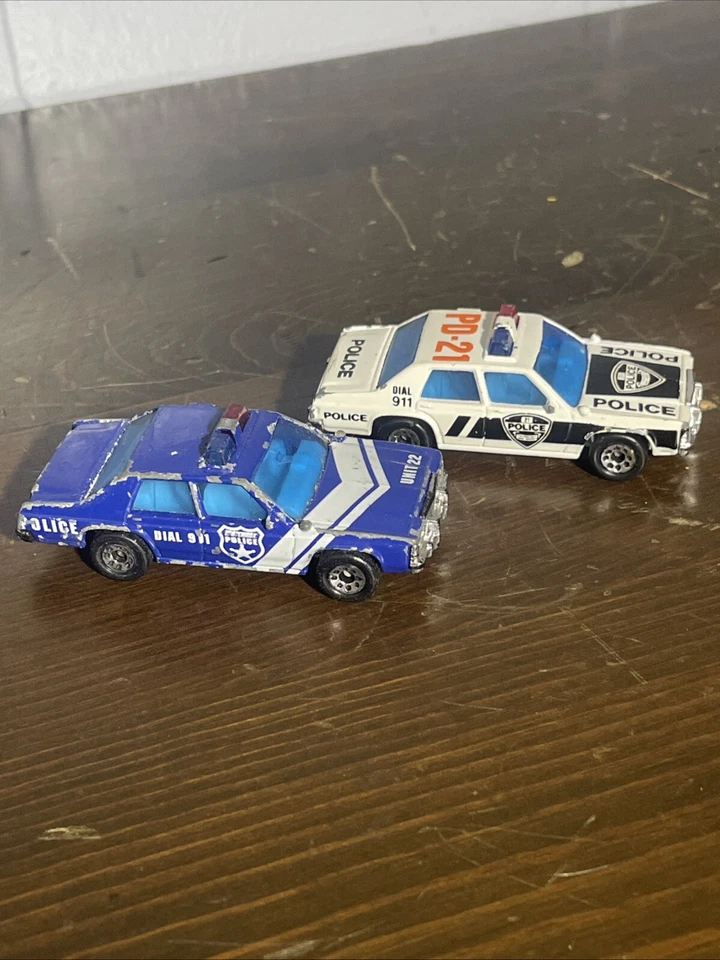 Lot Of 2 Vintage 1987 Matchbox Ford LTD Police Cars White Pd-22 And Blue Unit-22 - Image 3 of 4
