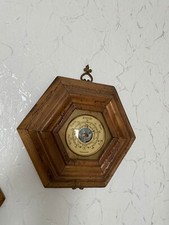 antikes Barometer, 6 eckig aus Holz mit Glasdeckel, Einheit in Millibar