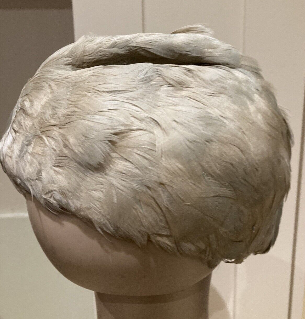 Vintage 1950s Dove Grey Dickens & Jones of Regents Street Feather Hat, Size M/L 5