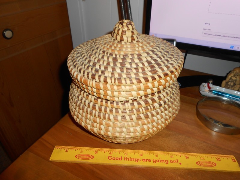 VINTAGE ALABAMA LARGE COUSHATTA LIDDED INDIAN BASKET  MUSEUM GRADE 8" X 9 "
