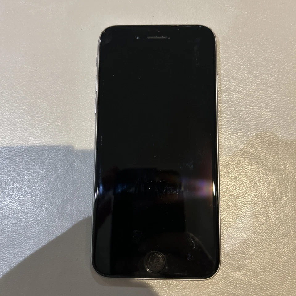 Apple iPhone 6 Space Grey A1586 Touchscreen Smartphone 32GB - 94% Battery Life - Image 3 of 4