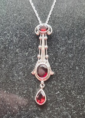 Belle Epoche Stil Sterlingsilber und Granat Levalier Anhänger