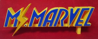 Ms.Marvel - 3D-gedrucktes Comic-Logo - Dies ist ein großartiges Stück Regalkunst. B