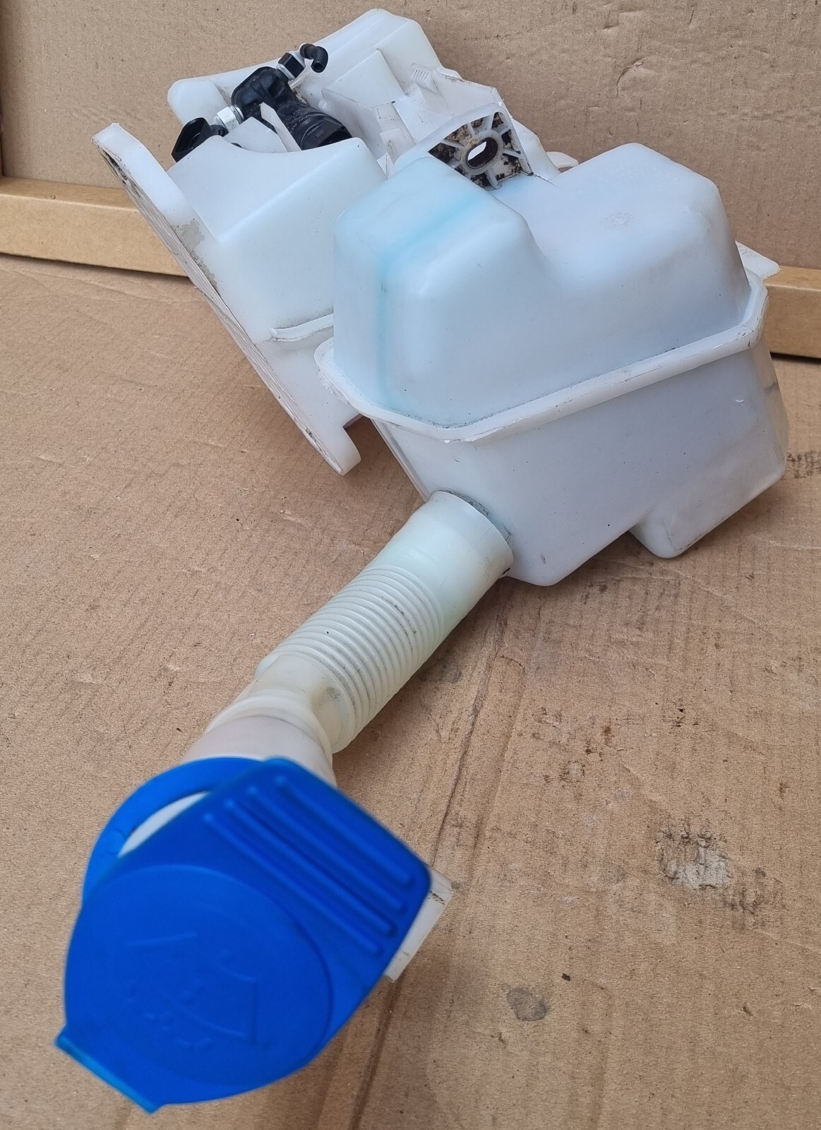 2015 Audi Q3 Windscreen Washer Bottle Reservoir 8U0955451J for sale online eBay