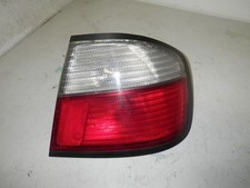 Feu arrière Nissan PRIMERA