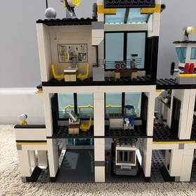 LEGO City: Police Headquarters (7744) 99% Complete - Missing Some Stickers READ
