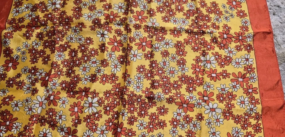 Bufanda Otoño De Colección 21 x 21 - Rojo Dorado Blanco MOD Patrón Margarita - Rossano - Italia Foto 2 de 4