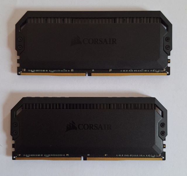Corsair Dominator Platinum RGB 32GB DDR4-3200 CL16 (CMT32GX4M2C3200C16)