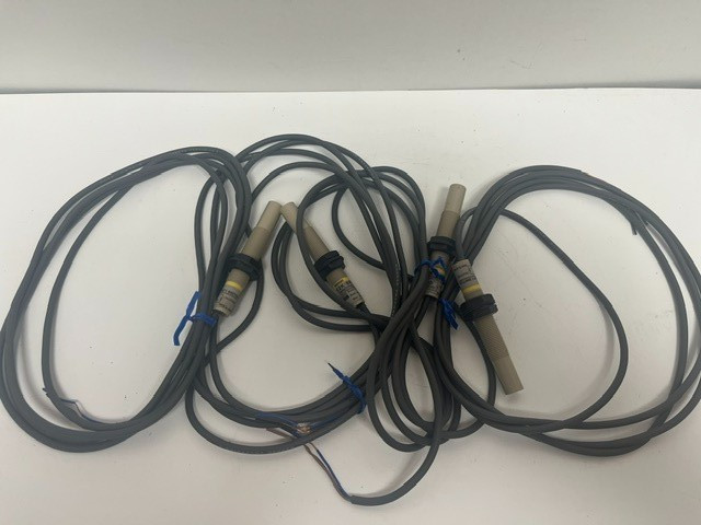 Omron E2K-X4ME1 Capacitive Proximity Switch, 12-24 V, LOT OF 4, NEW NO BOX