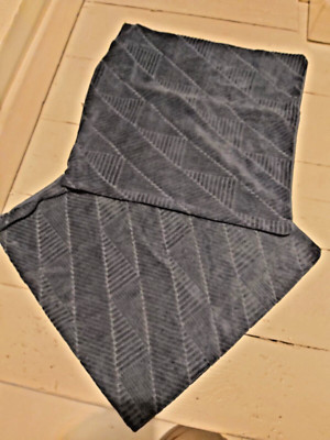 SET MIT ZWEI INDISCHEN STRICK-JACQUARD-STRUKTURIERTEN BAUMWOLLKISSENBEZÜGEN - MARINEBLAU