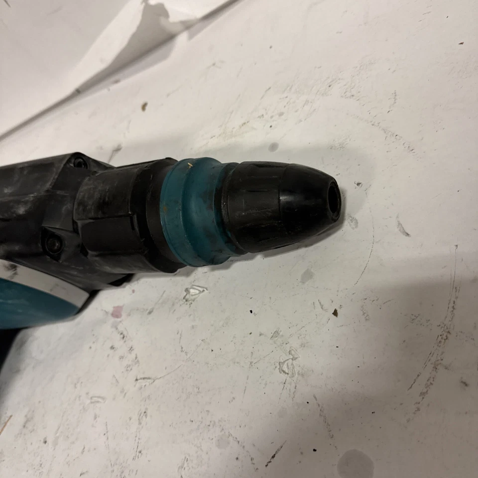 Makita Demolition Hammer Rotary Drill SDS Max with AVT 240V 1510W HR5212C - Image 4 of 4