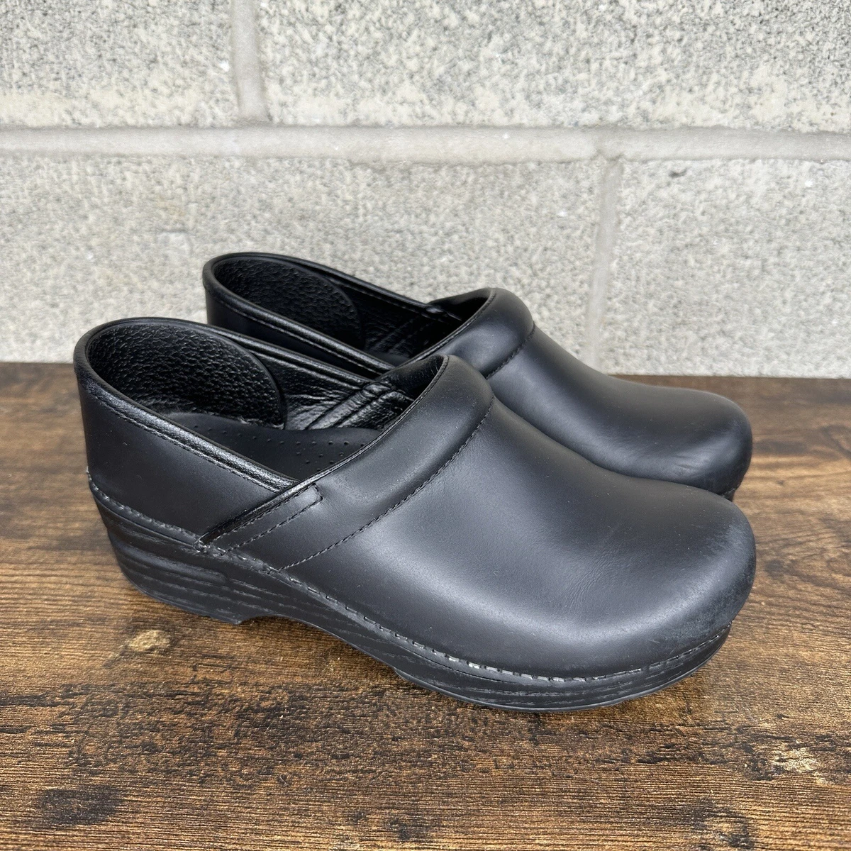 Dansko Professional Ebony Black Leather Clogs Women’s Size 38 US 7.5