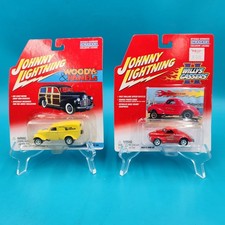Johnny Lightning 2002 1:64th Woodys & Panels Van y 1941 Willys Gaser Vic Young.