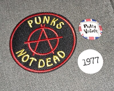 Punk Set: Punks Not Dead 1x Stoff Aufnäher Patch + 2 Badges: Pretty Vacant + 1977