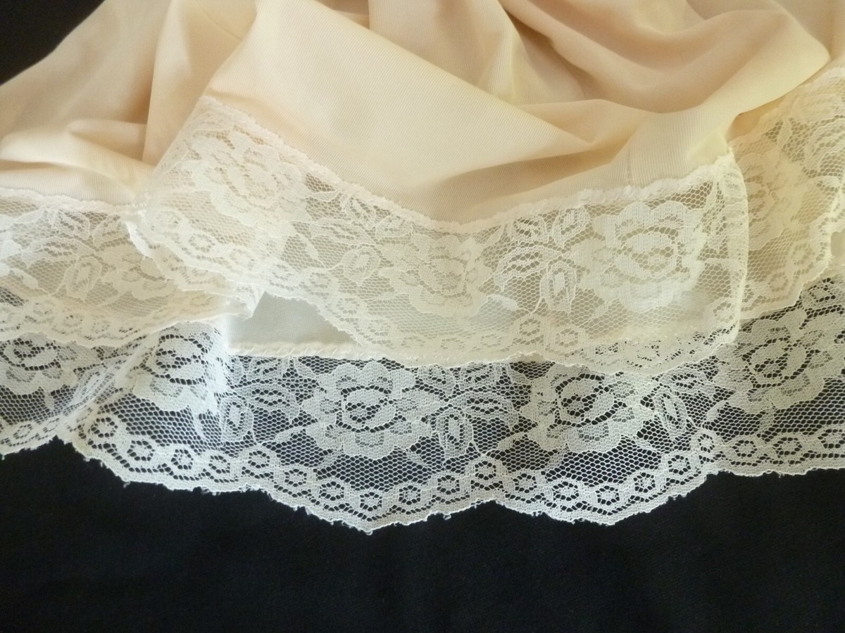 Jupe midi dentelle – Le Vintage de Julie