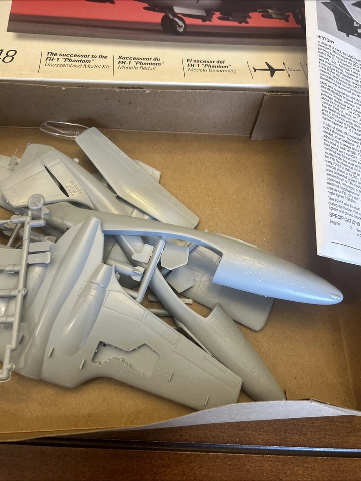Testors 1/48 F2H-2 Banshee Model Kit 7522 Gray Plastic Jet Militaria #B7522 - Image 3 of 4