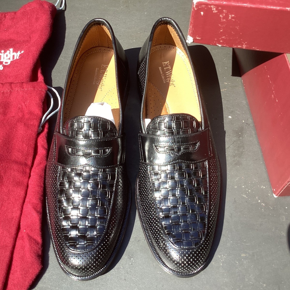 E.T. Wright Woven Vamp black leather Vintage loafers with tassels Size 11 Vintage ET Wright Loafers Mens Size 10.5 C Black Leather  main image 4