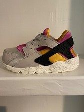 Kids tennis shoes 