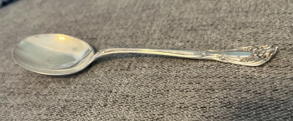 CUCHARA SOPERA/CREMA ROSA CASTILLO PLATA ESTERLINA ALVIN - Sin monograma Foto 2 de 4