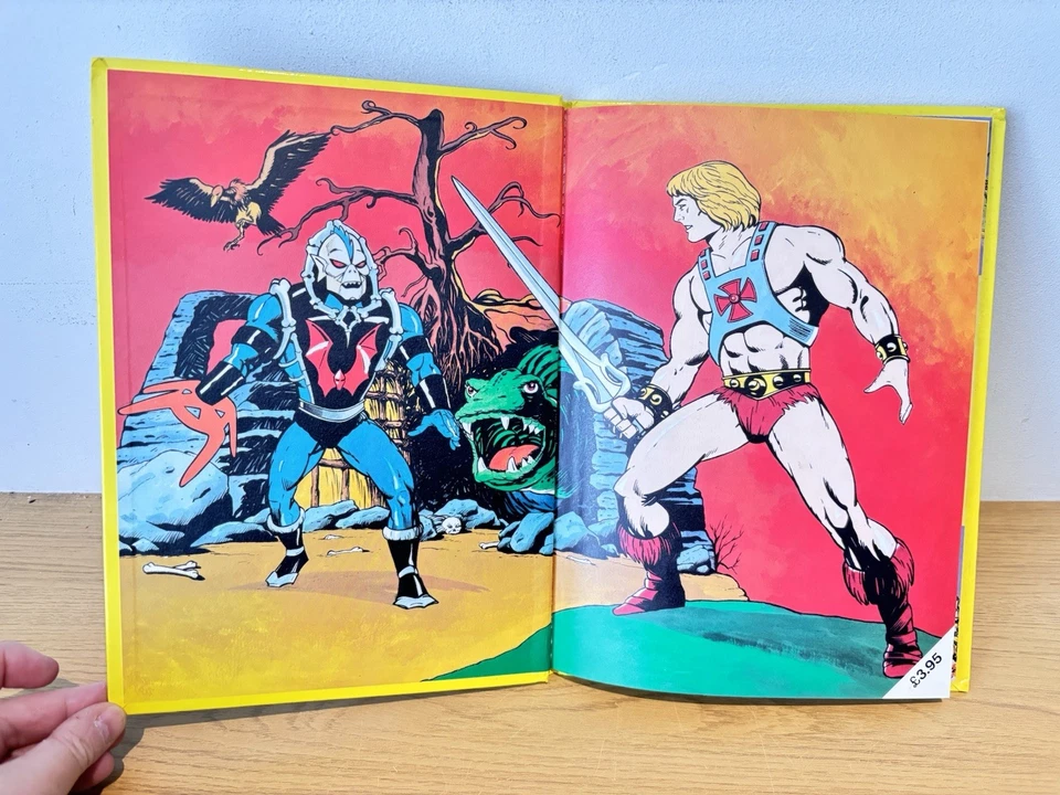 MASTERS OF THE UNIVERSE ANNUAL 1989 World International HE-MAN Mint Condition - Image 2 of 4