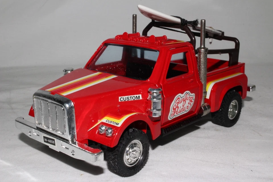 SHINSEI AMERICAN CHEVY CAMIONETA PICKUP PERSONALIZADA, 'SURFING RIDER' CON TABLAS DE SURF, BONITA Foto 4 de 4