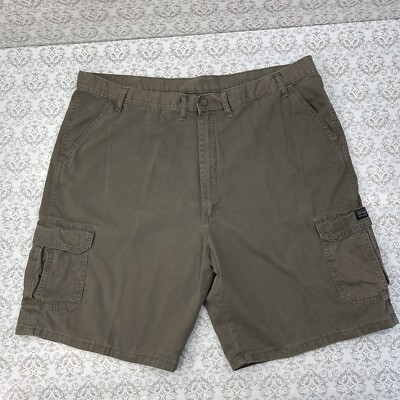 Wrangler Authentic Issue Comfortable Brown Cargo Bermuda Shorts Men s Size 44