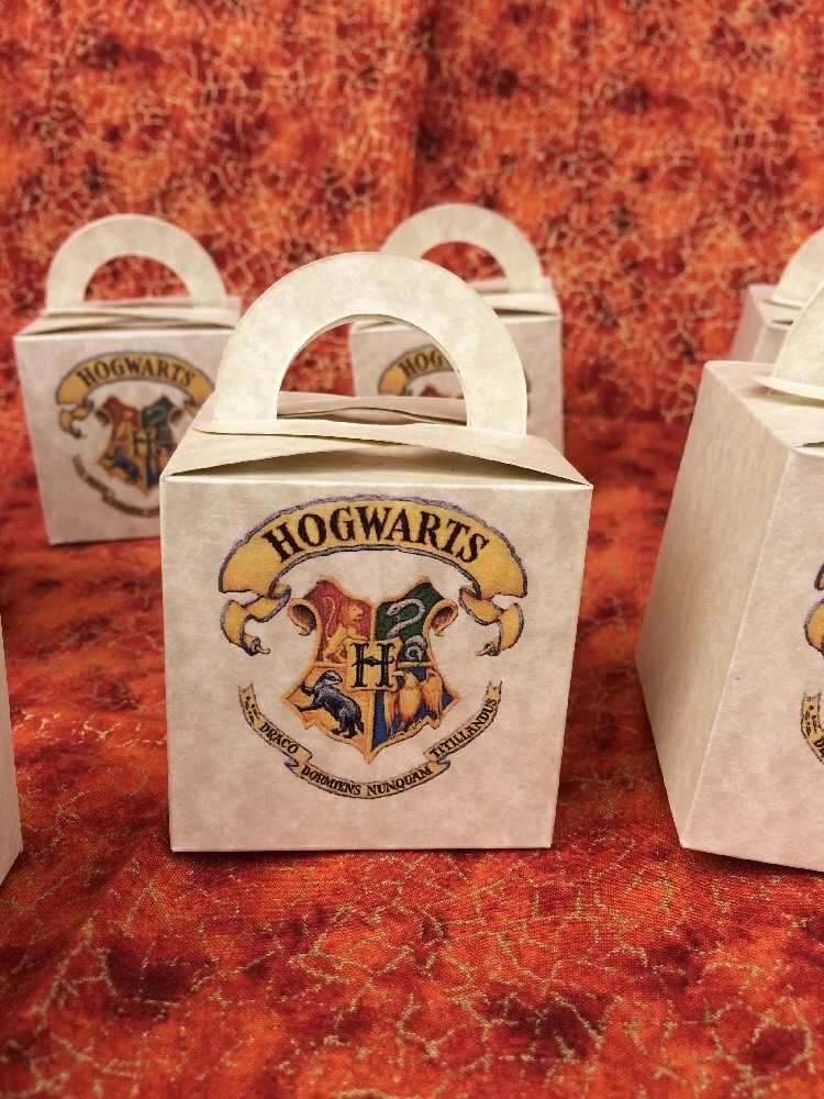 Hogwarts 10 Piece small Treat Favor Box Harry Potter Party bags cardstock  Gift