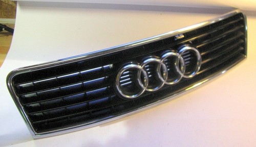 Kühlergrill 4B0853651F AUDI A 6 4 B Originalteil alle Halter vorhanden - Bild 4 von 4